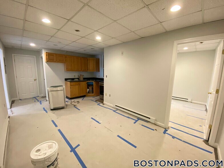 Building Photo - 77 Park Dr
