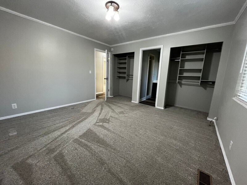 Building Photo - 1442 Willowbrook Dr