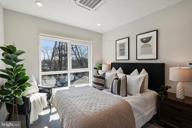 Building Photo - 3449 Scotts Ln