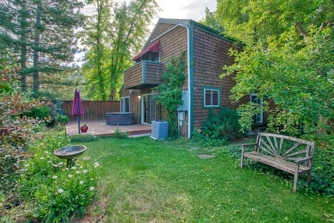 Building Photo - Charming 4 BD/1.5 BA Gunbarrel Home with G...