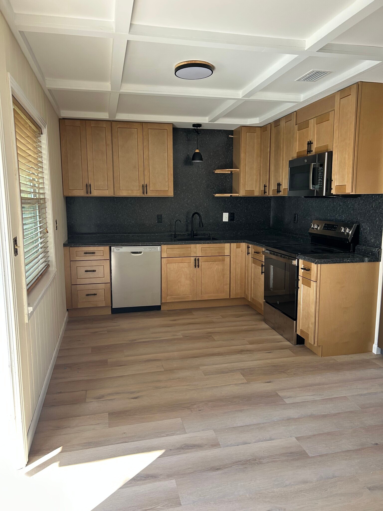 Building Photo - 711 15th Ave NW