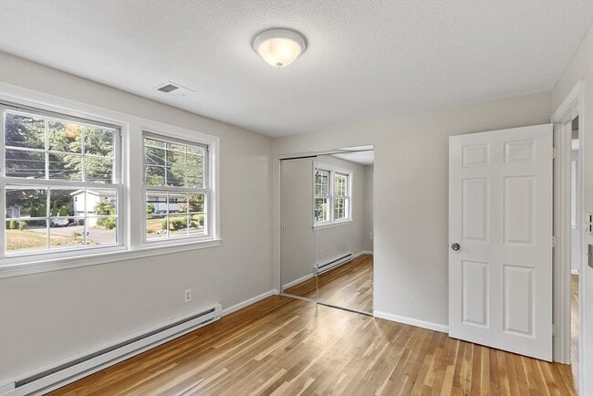 Building Photo - 1022 Pleasant St