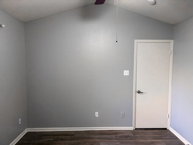 Building Photo - 1009 Markham Ln