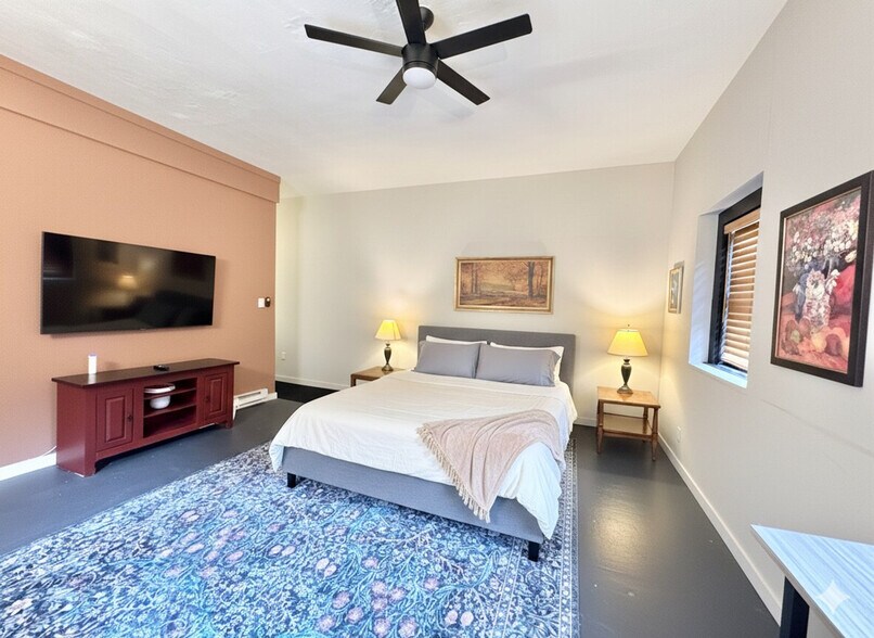 Building Photo - 2632 Wellington Rd