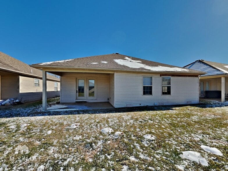 Building Photo - 1131 S Brown Ave