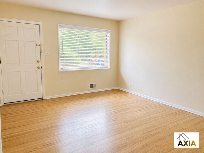 Building Photo - 205 S 39th St