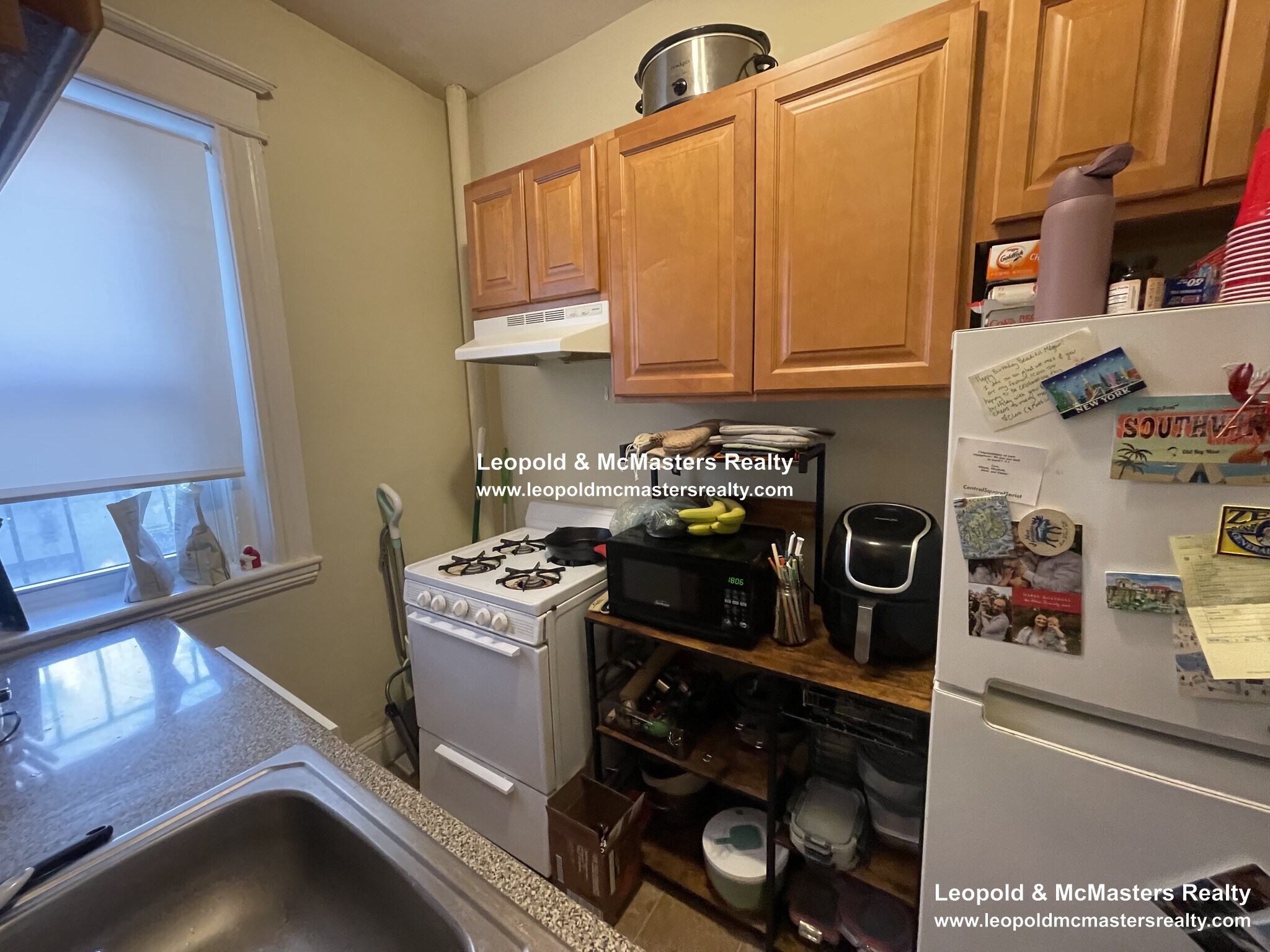 Building Photo - 33 Woodstock Ave