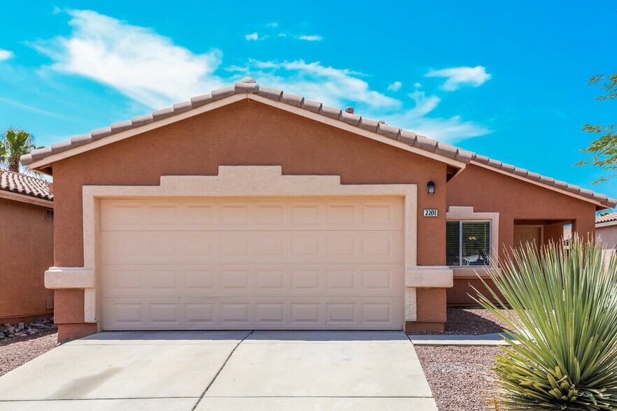 Primary Photo - 2201 W Frostwood Ln