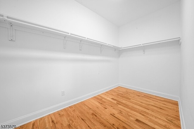 Building Photo - 9 N Beverwyck Rd