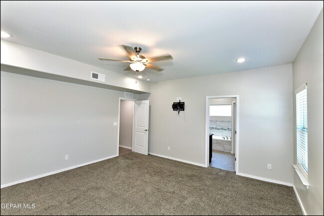 Building Photo - 541 Paseo Modesto Dr