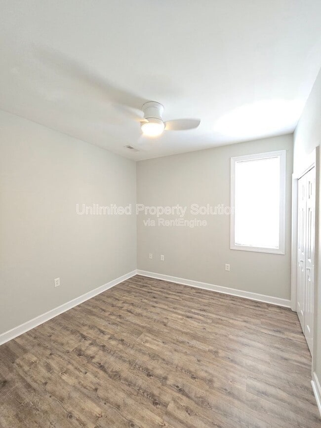 Building Photo - 339 Monlandil Dr