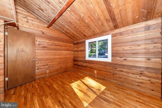 Building Photo - 305 Highview Rd