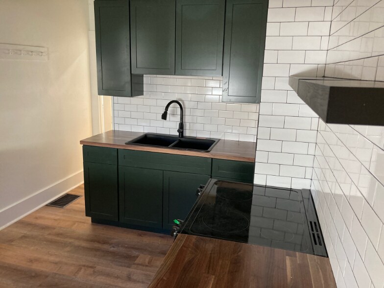 Building Photo - 9 Elk Path