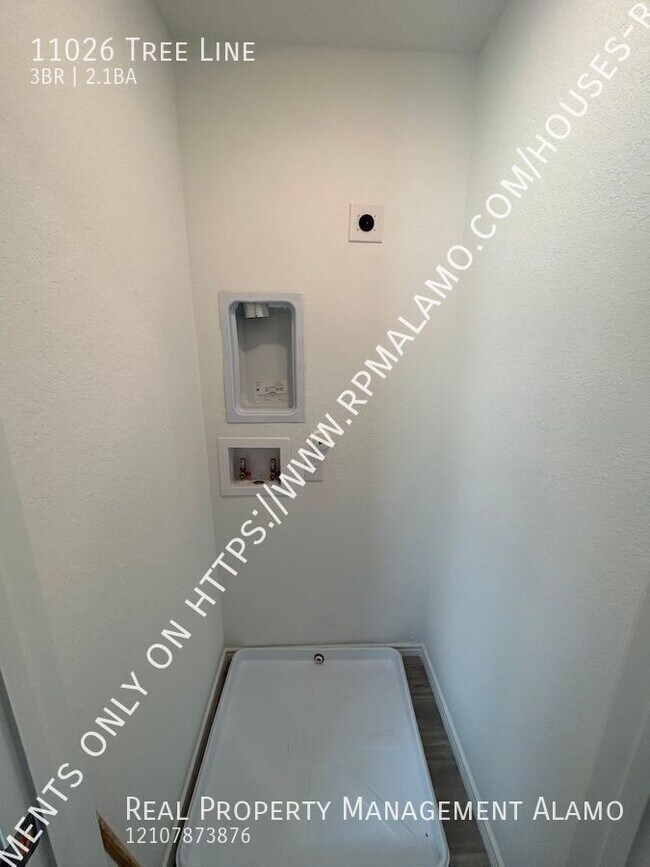 Building Photo - 11026 Tree Line