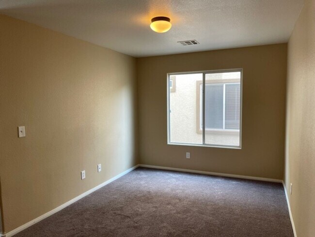 Building Photo - 6028 Sierra Lakes St