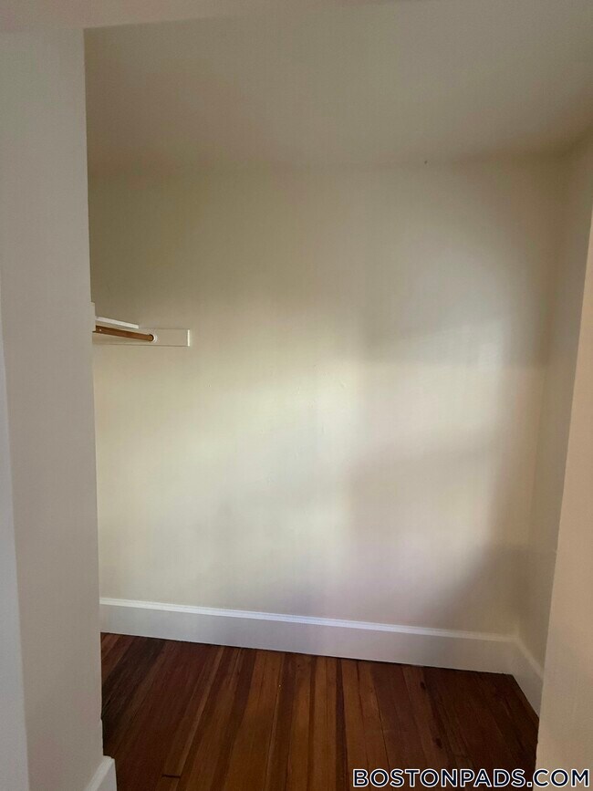 Building Photo - 27 Forest St