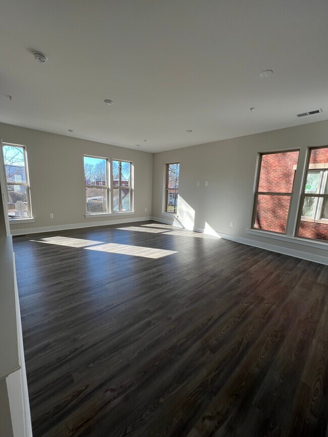 Building Photo - 930 Heights Alley