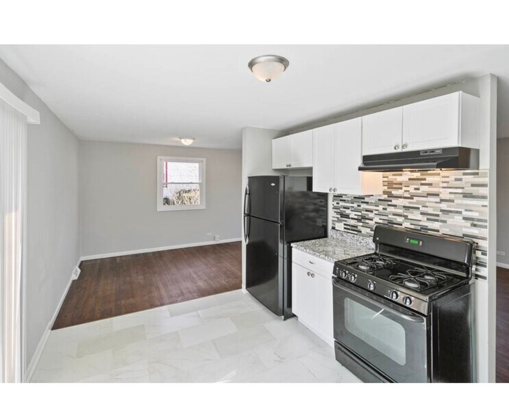 Kitchen /dining room - 3421 Birchwood Dr