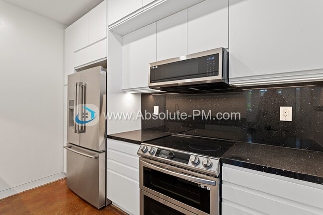 Building Photo - Amazing 2-bedroom, 1.5 bathrooms townhome,...