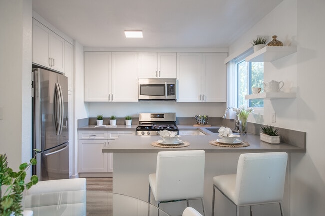 Building Photo - Yosemite Garden Apartments