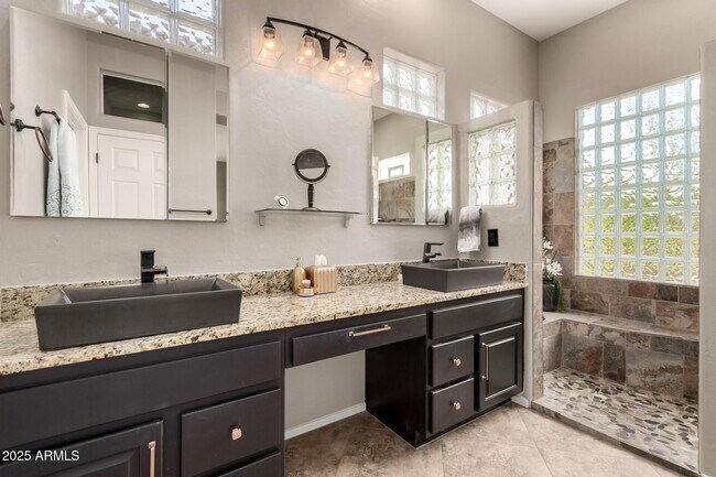 Building Photo - 2735 W Plum Hollow Dr