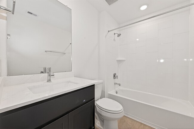 Building Photo - 4323 Camden Lakes St