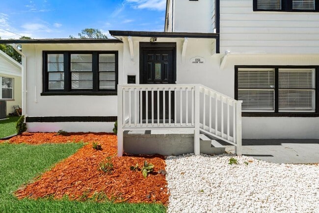 Building Photo - 1356 Lechlade St