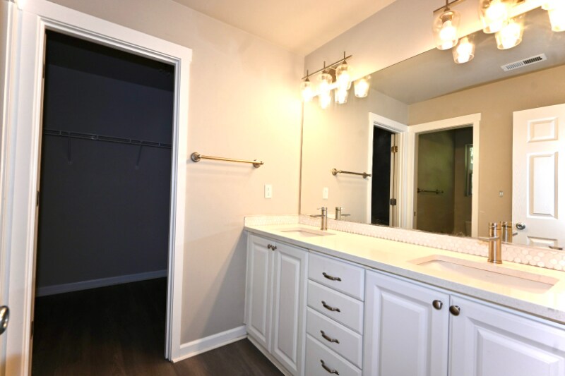 Building Photo - 5659 NE Canard Dr