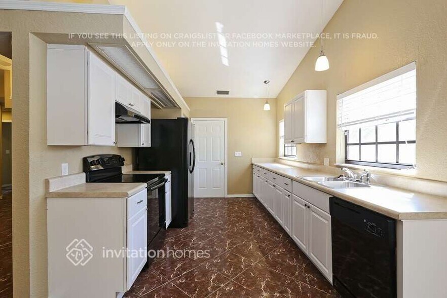 Building Photo - 327 80th Ave NE