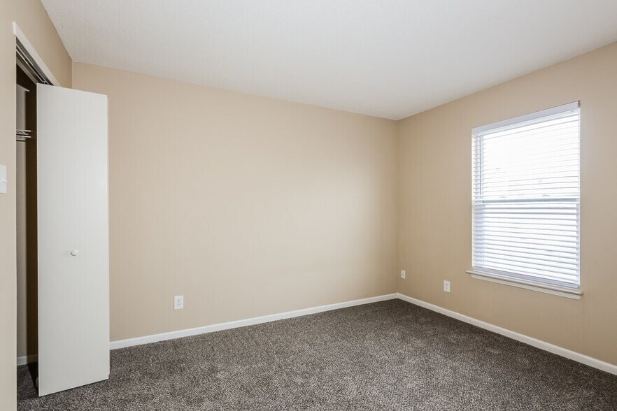 Building Photo - 2371 Summerwood Ln