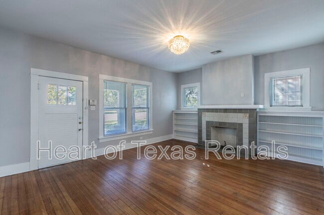 Building Photo - 609 Herring Ave