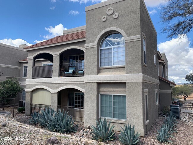 Building Photo - 1500 E Pusch Wilderness Dr