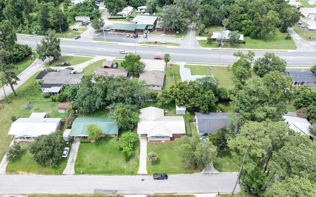 Building Photo - 1155 SE Magnolia Loop