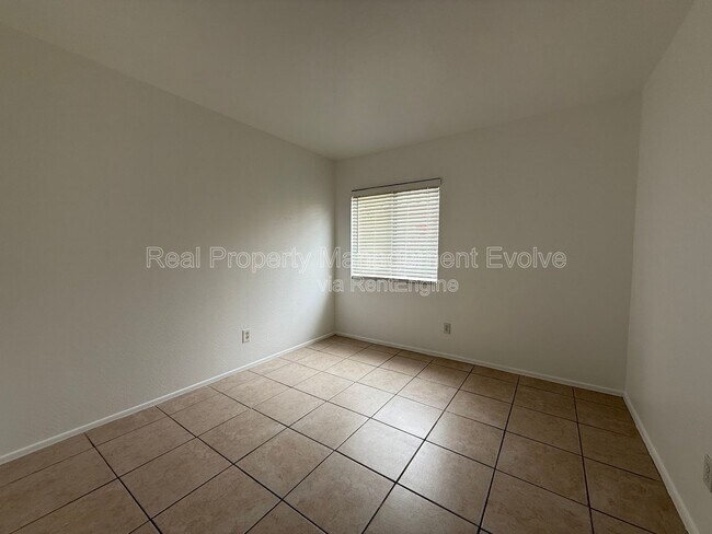 Building Photo - 11915 W Rosewood Dr