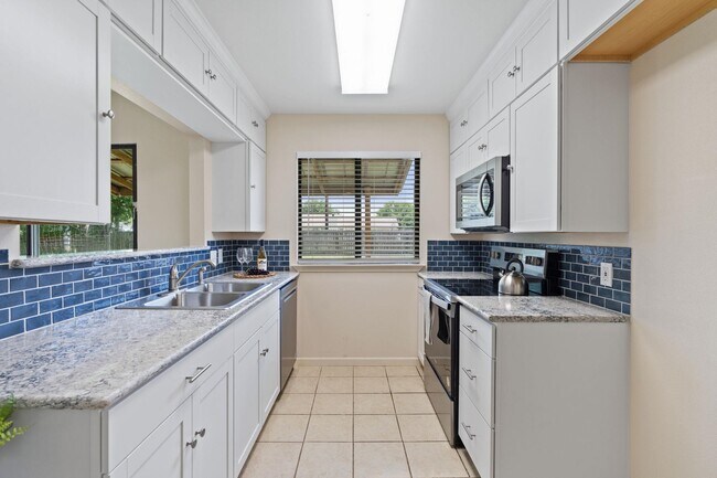 Building Photo - 609 Aspen Ln