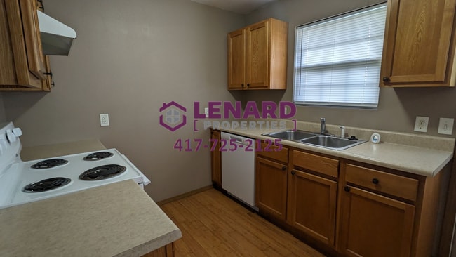 Building Photo - 3 Bedroom Home Ready for Move In