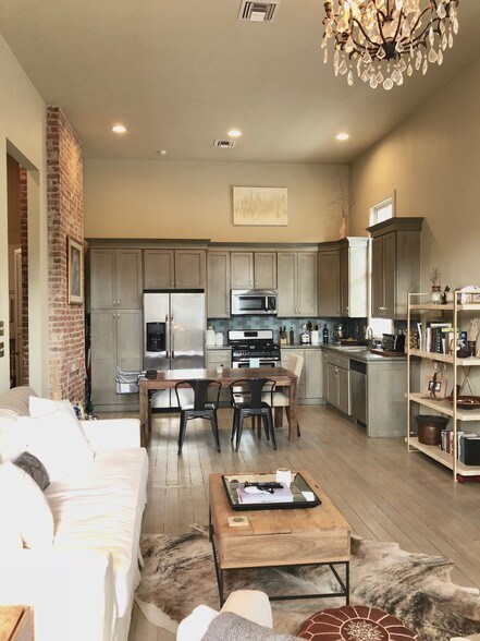 Primary Photo - 1305 Peniston St