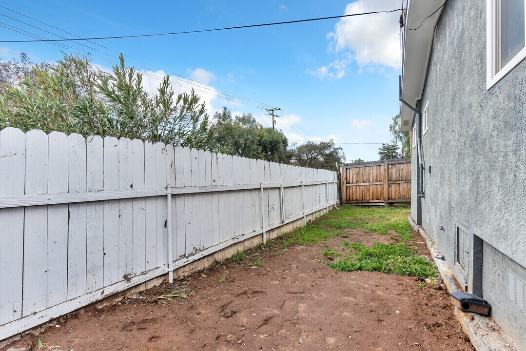 Building Photo - 1224 Willowside Ter