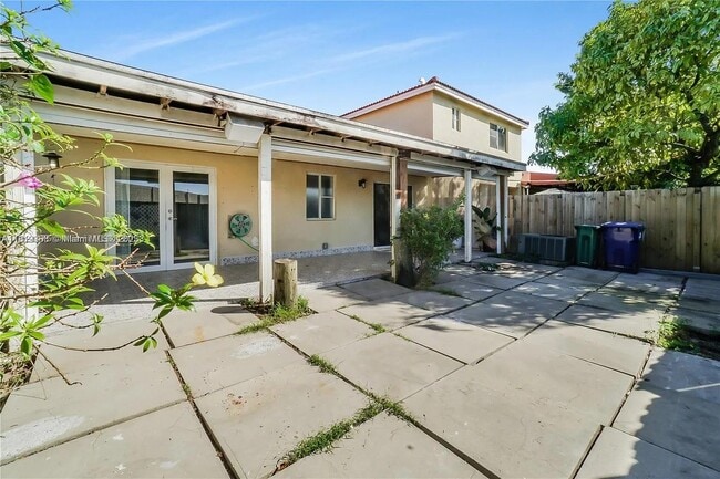 Building Photo - 318 NW 114th Ave