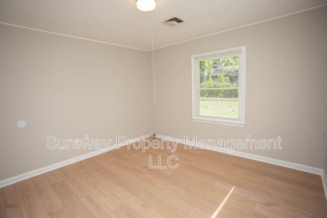 Building Photo - 11 Sedgwick Ln