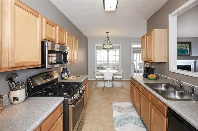 Building Photo - 2547 Avery Park Cir