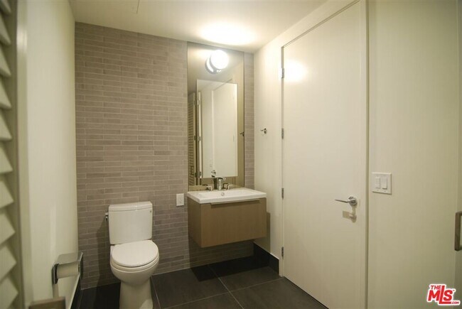 Building Photo - 889 Francisco St