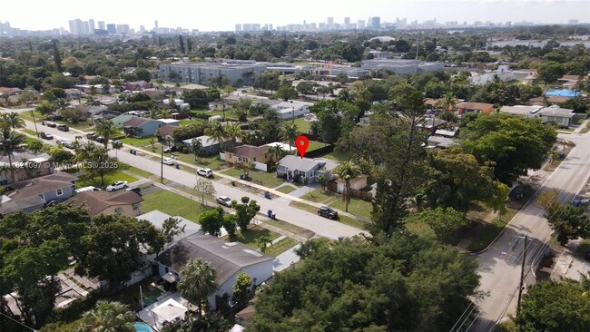Building Photo - 2740 Dewey St