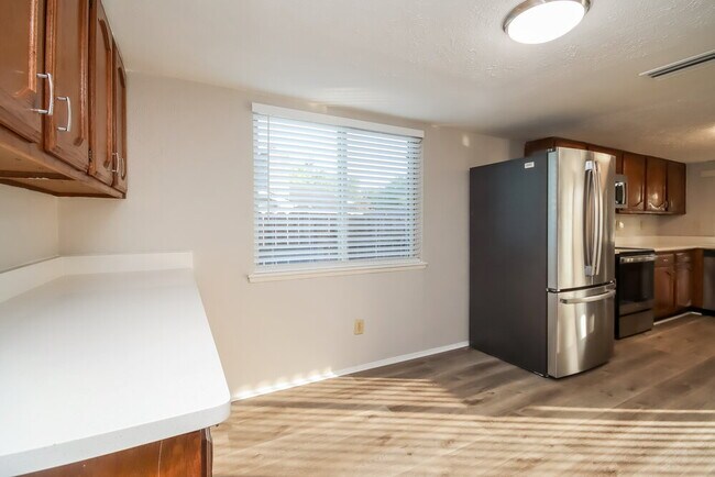 Building Photo - 6310 W Ridgecreek Dr