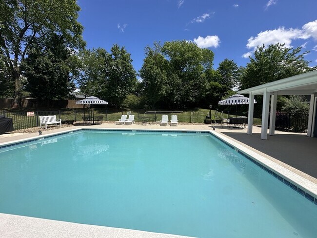 Building Photo - Waterfront 2 bedroom 2 full bath condo AVA...
