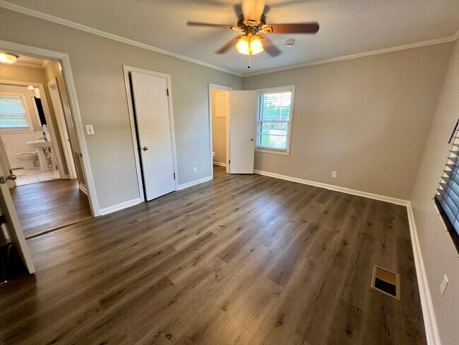 Building Photo - 3BR 1.5BA, All Brick Ranch Home *Fenced Backyard*