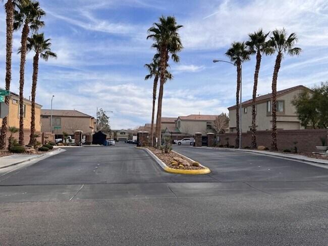 Building Photo - Gated Community - Southwest