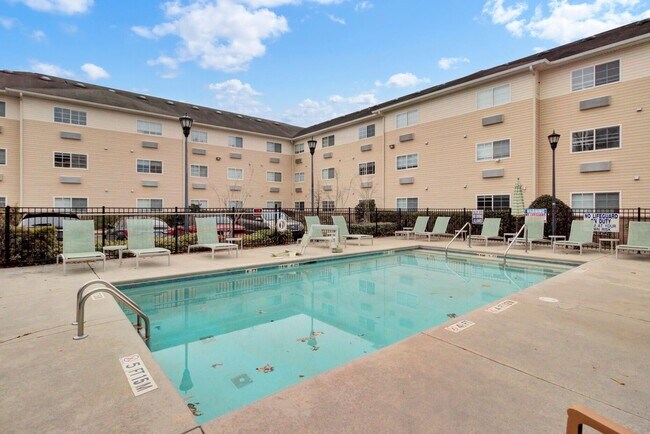 Building Photo - FIRST MONTH FREE- 1BD/1BA Apt- Recently Renovated- Available December 1, 2025