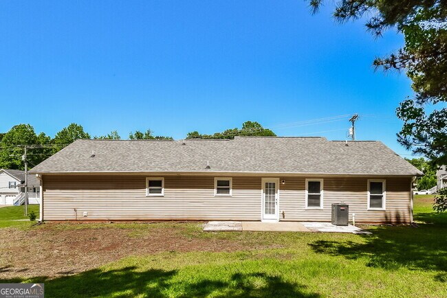 Building Photo - 761 Woodwind Dr