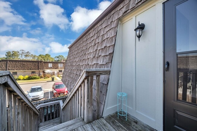 Building Photo - 1635 Ocean Bay Dr